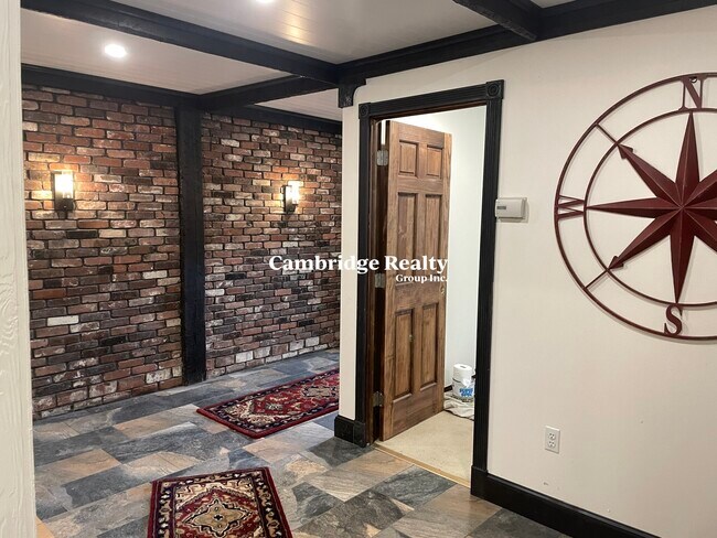 Building Photo - 8 Locke St