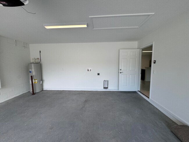 Building Photo - 532 SW Buswell Ave