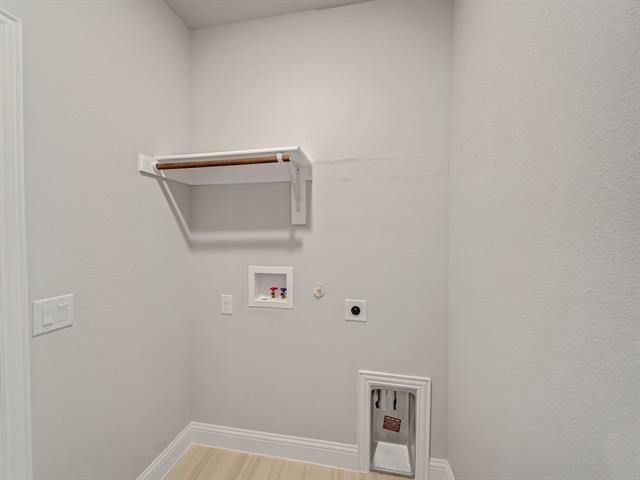 Building Photo - 2905 Parkwood Cir