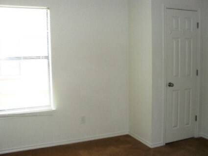 Building Photo - 2702 Ashley Dr