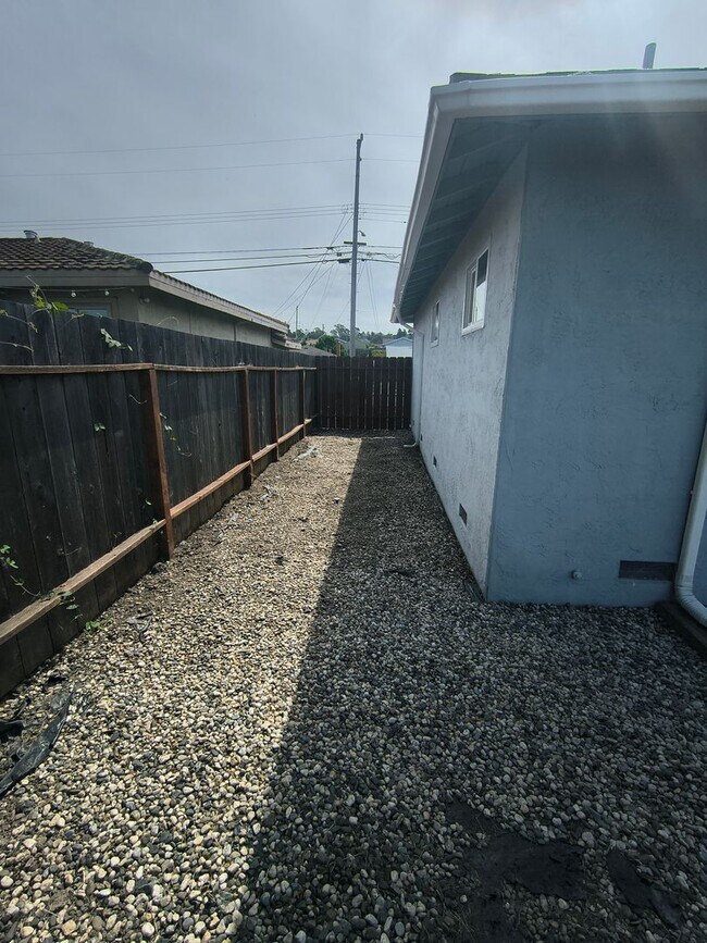 Building Photo - 3BED/2BATH Single Family Home Located in Desirable San Pablo, Ca. With Beautiful Ocean Front View!!