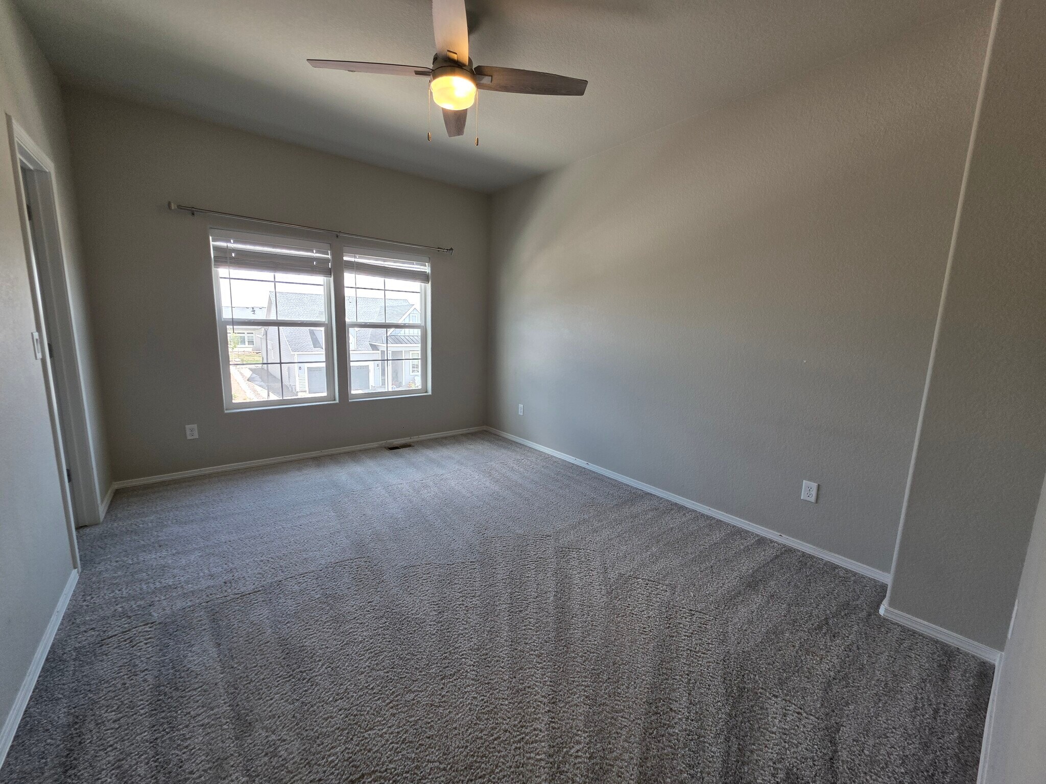 Building Photo - 10258 Sharon Springs Dr