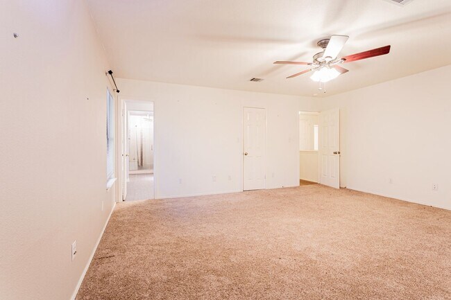 Building Photo - Spacious 4BD/2.5BA Two-Story Home with Lar...