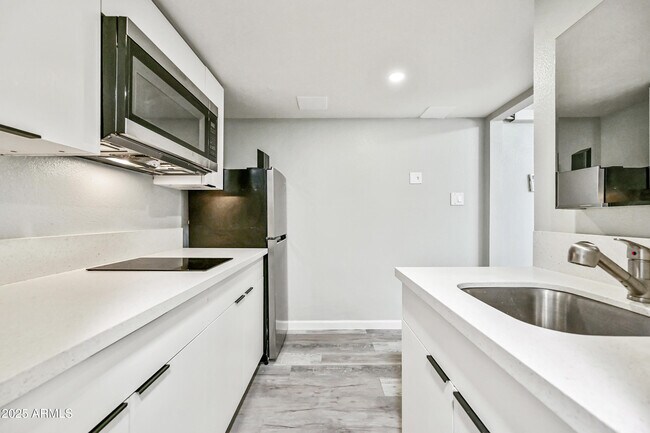 Building Photo - 3025 N 32nd St