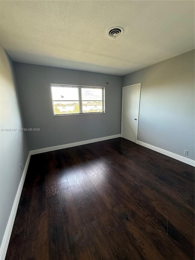 Building Photo - 1021 Crystal Lake Dr