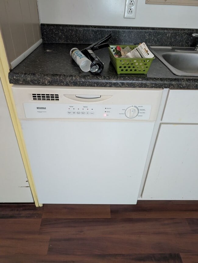 Building Photo - 3 Bedroom 2 Bath manufactured home located...
