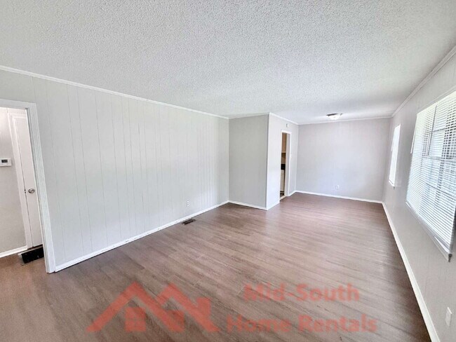 Building Photo - 3682 Suzanne Dr