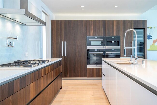 Building Photo - 28th floor Waiea residence: Fully-furnishe...