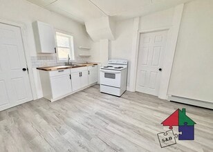 Building Photo - 94 Malletts Bay Ave