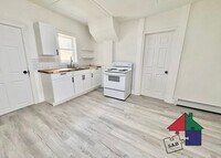 Building Photo - 94 Malletts Bay Ave