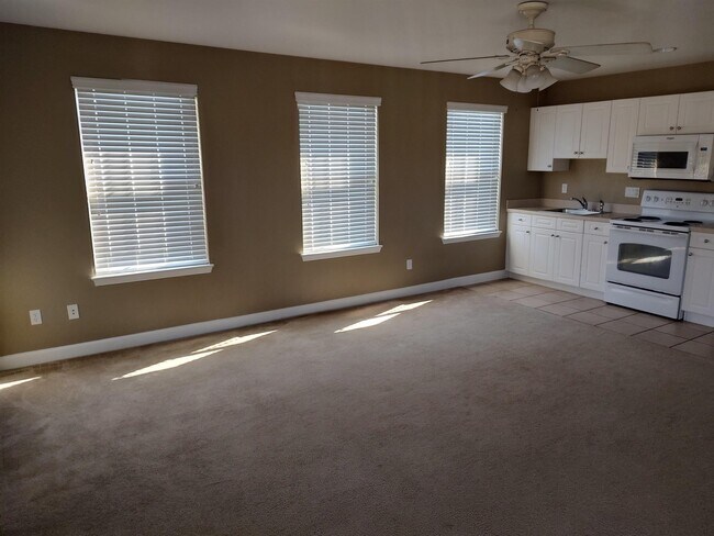 Building Photo - 3324 Calumet Dr