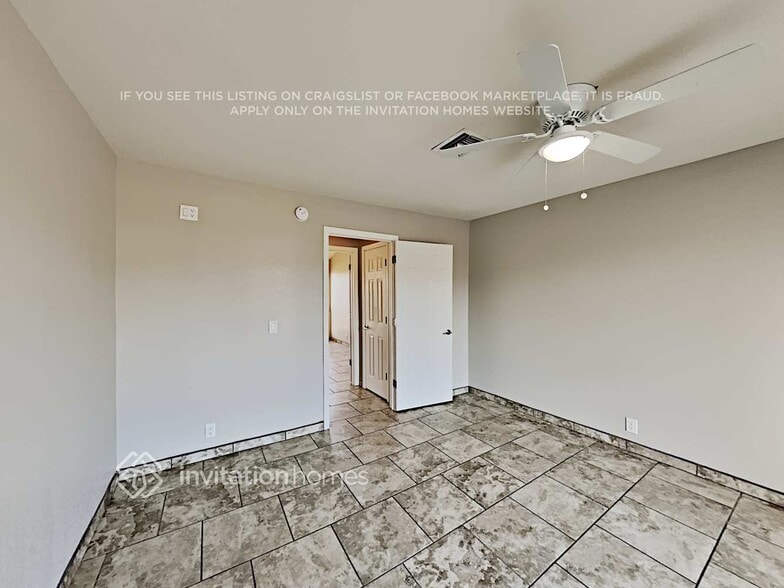 Building Photo - 7141 W Paradise Dr