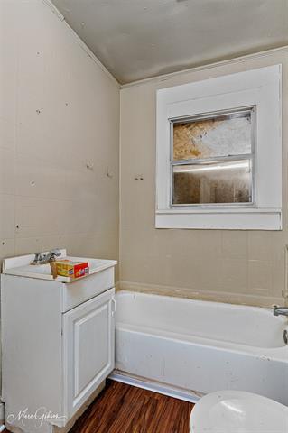 Building Photo - 325 Edwards St