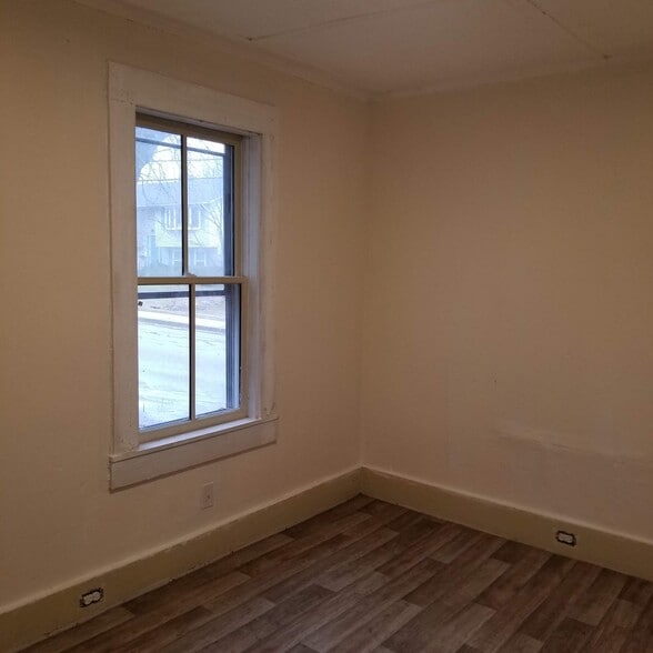 Building Photo - 398 Weaver St