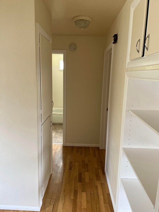 Building Photo - 3 Bedroom House in Southwest Eugene