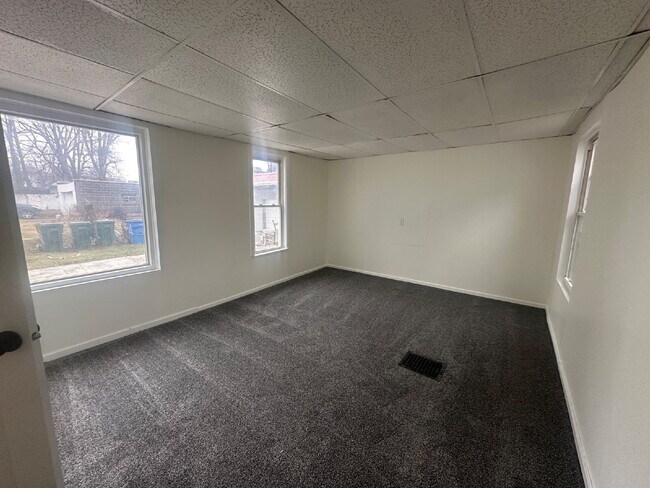 Building Photo - Beautiful 3 bedroom home located on Myrtle Hill Park!