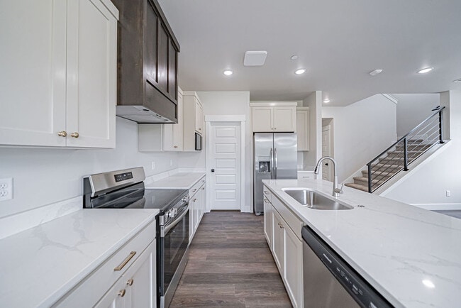 Building Photo - 2966 Huntshire Ave