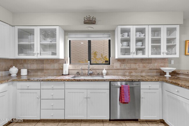 Building Photo - 4953 Lakeridge Terrace W