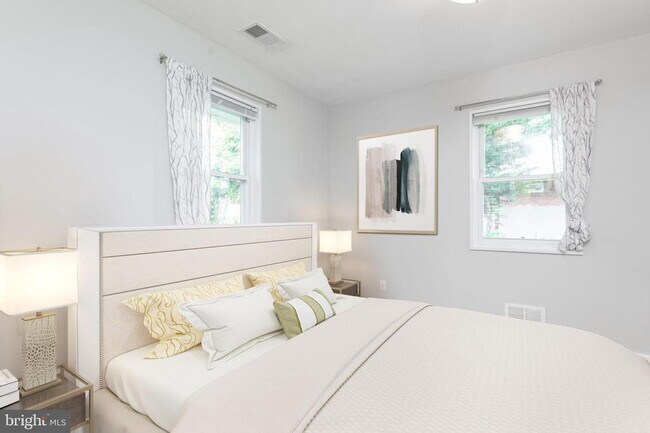 Building Photo - 710 N Buchanan St