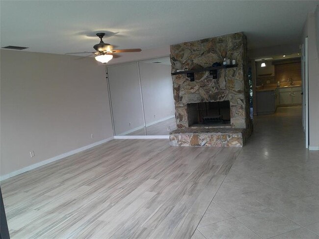 Building Photo - 4291 Coral Springs Dr
