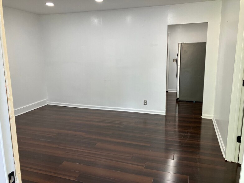 Building Photo - 203 Branham St