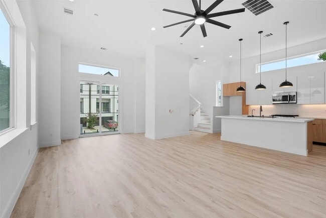 Building Photo - 3405 Hutchins St