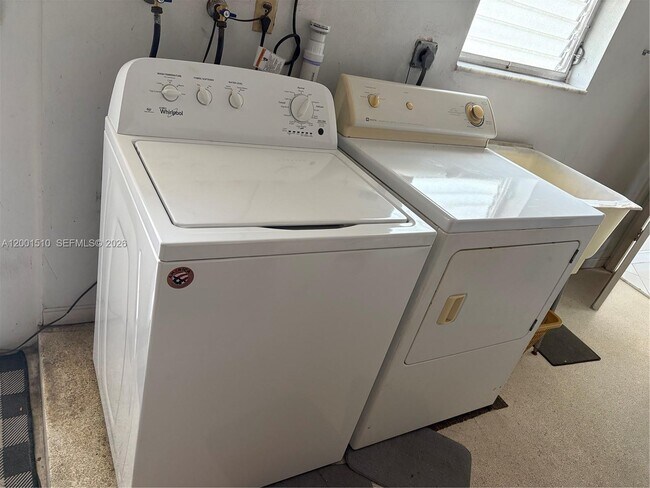 Building Photo - 3205 Liberty St