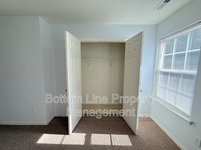 Building Photo - 5703 Erin Dr