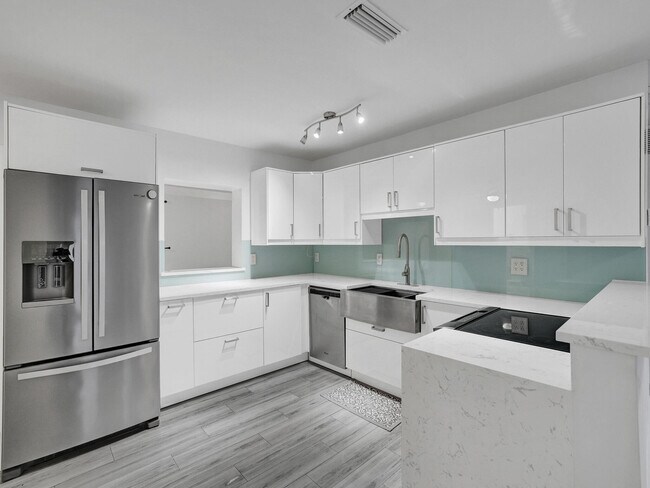 Building Photo - 601 NE 59th Ct