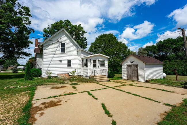Building Photo - 7496 Wolf Rd