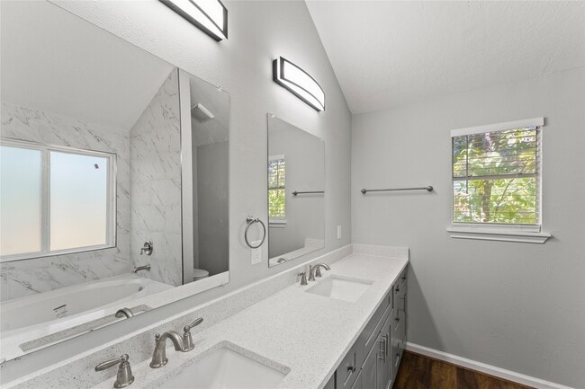 Building Photo - 4826 Brooklawn Dr