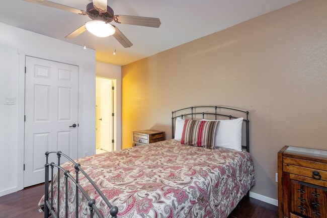 Building Photo - San Mateo - Unit 70