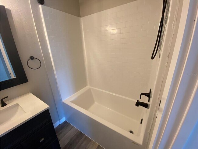 Building Photo - 2592 Grassy Point Dr