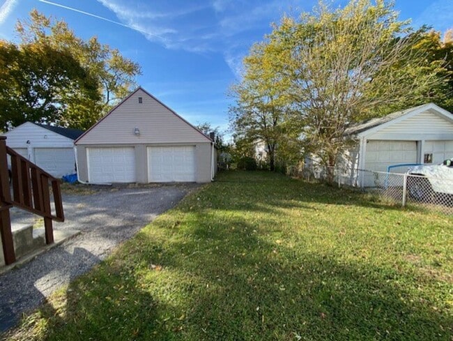 Building Photo - Spacious 3-Bed, 1.5-Bath—Covered Porch & Easy Parking