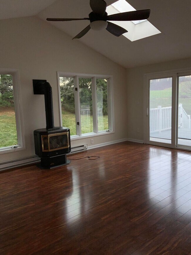 Building Photo - 5 br, 3 bath House - 35 CINDER RD