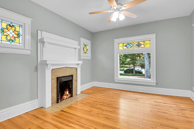 Building Photo - ONE block to OBSERVATORY PARK! great DU lo...