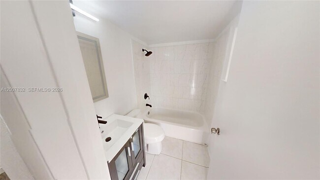 Building Photo - 1441 Lincoln Rd