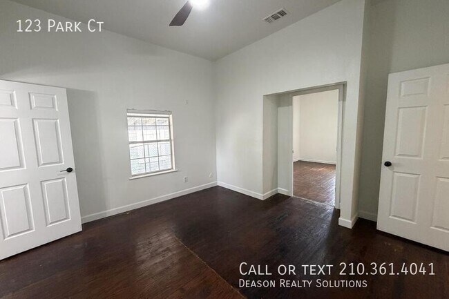 Building Photo - 123 Park Ct