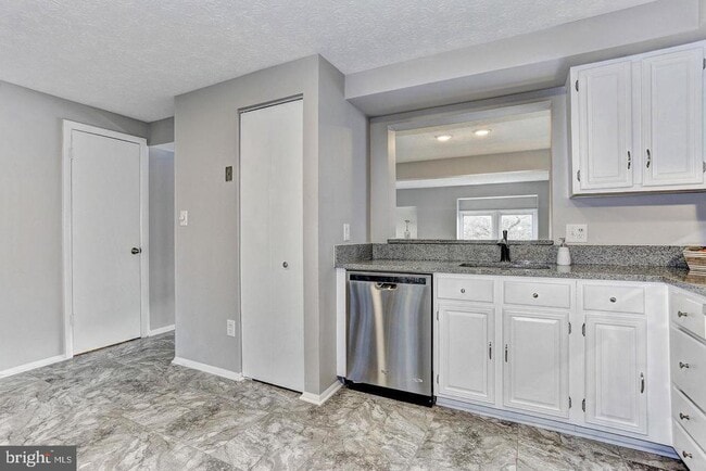 Building Photo - 3816 Bonnybridge Pl