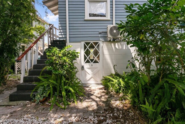 Building Photo - 5708 N Suwanee Ave