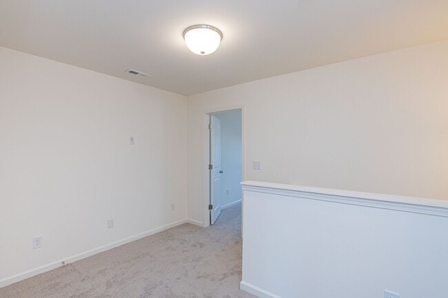 Building Photo - BEAUTIFUL 3BD/2.5BTH Townhome in Belmont a...