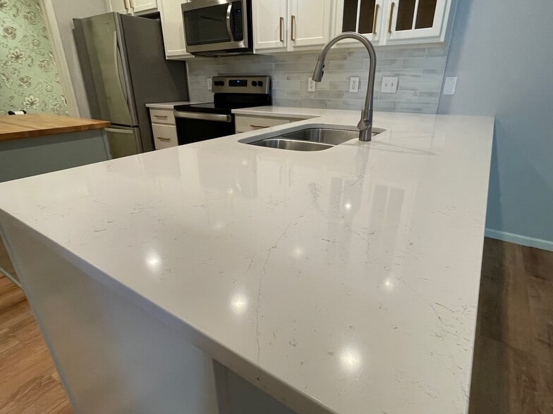 Quartz Counters - 739 Maple Hills Dr