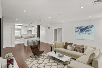 Building Photo - 409 Greenwich Ave