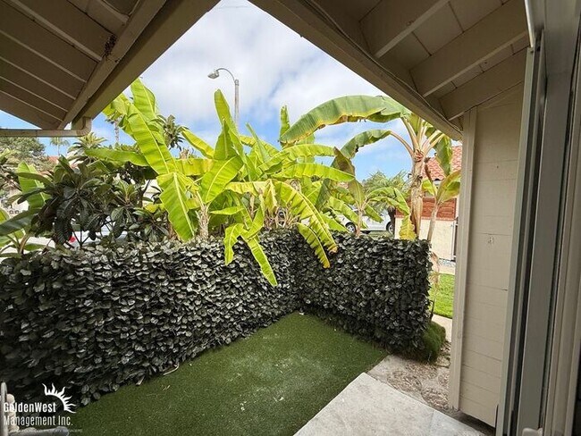 Building Photo - Modern 3Bdm 3Ba with Bonus Room Coastal Ho...