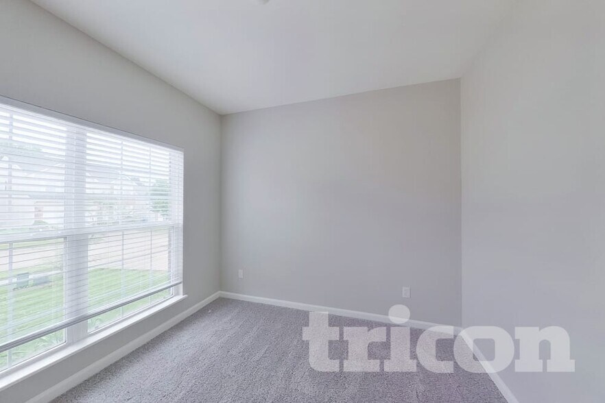 Building Photo - 507 Fortress Ct