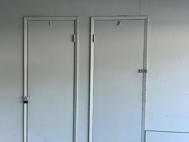 Building Photo - Walk to the Waves: Stylish 2BR in Capitola!