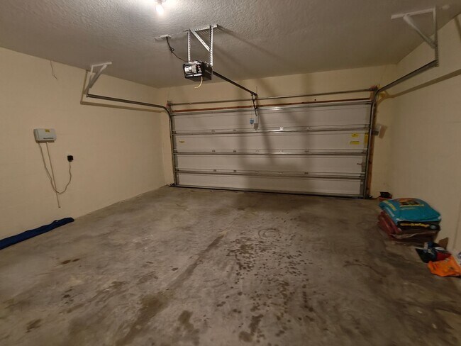 Building Photo - Charming & Modern 3-Bedroom Home with Bright Open Layout!