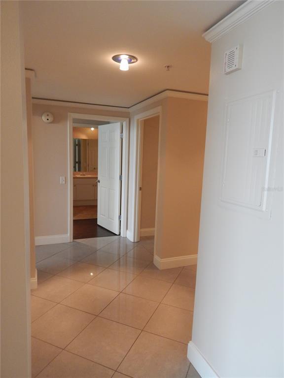 Building Photo - 322 E Central Blvd