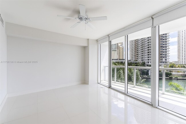 Building Photo - 495 Brickell Ave