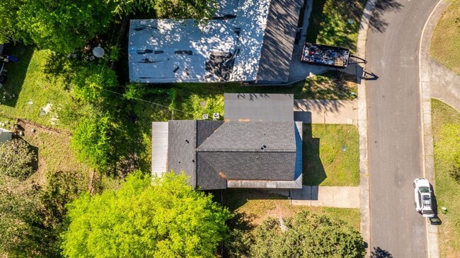 Building Photo - 715 Oakwood